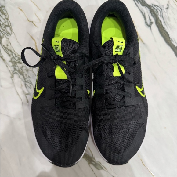 Nike Men's Black and Neon Green Running Shoes - Picture 10 of 16